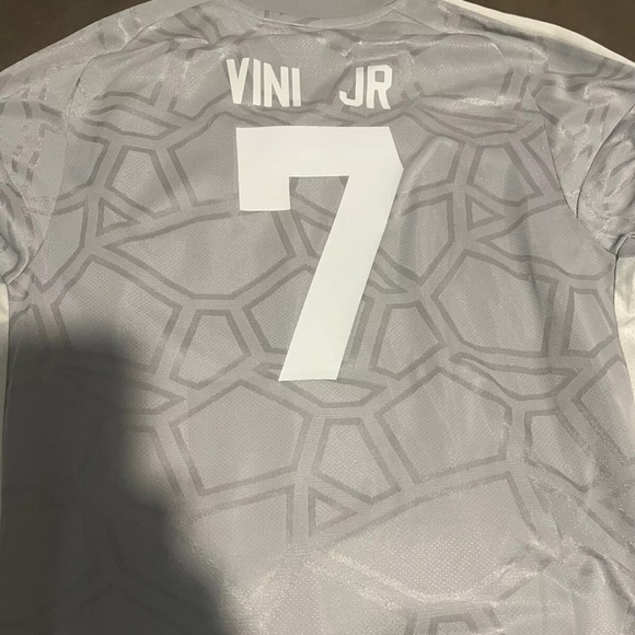 Small Real Madrid Soccer Vini Jersey - Picture 2 of 3